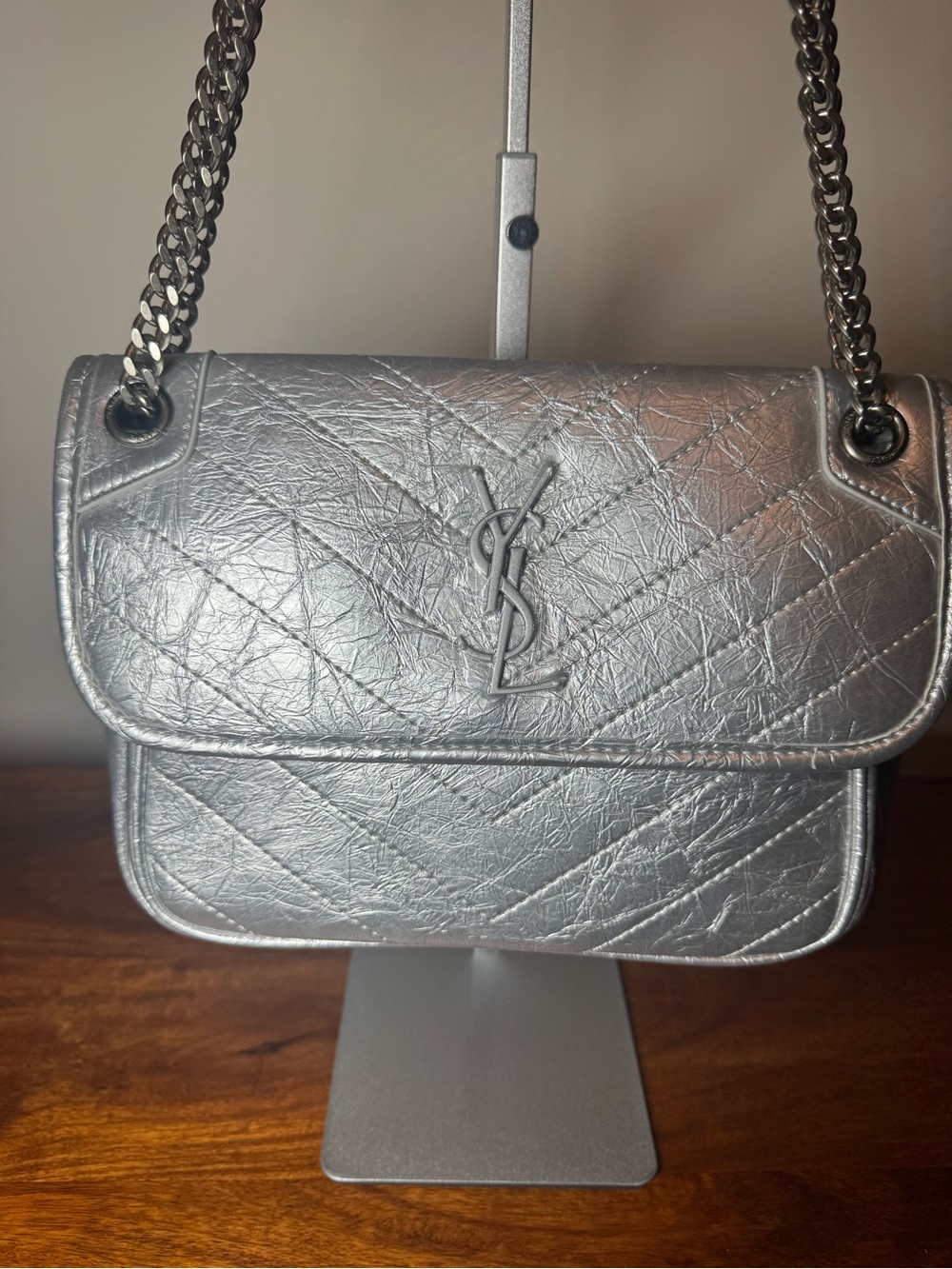 Silver Shoulder Bag; No Brand - Picture 3 of 8